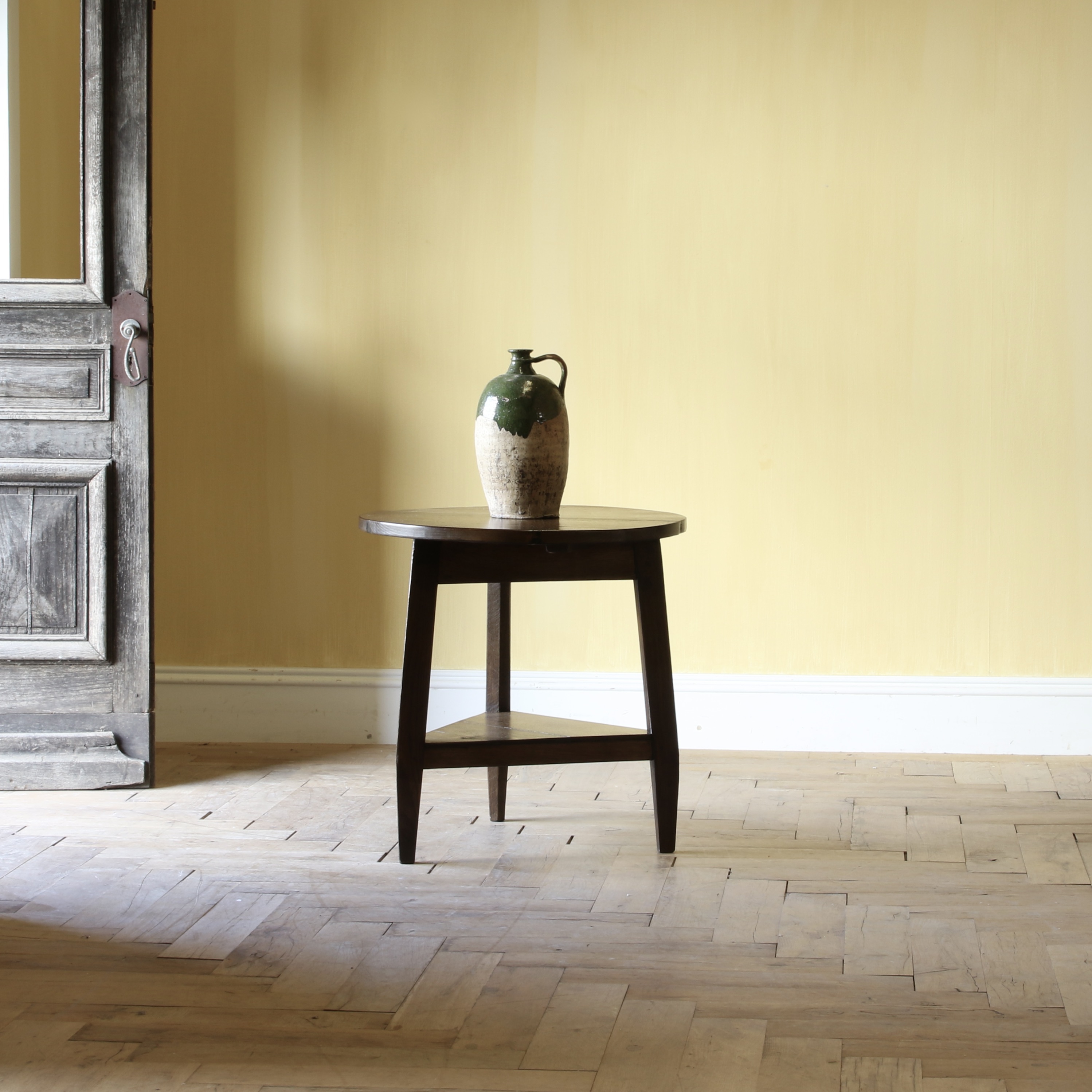 154-22 - Cricket Table // JS Editions